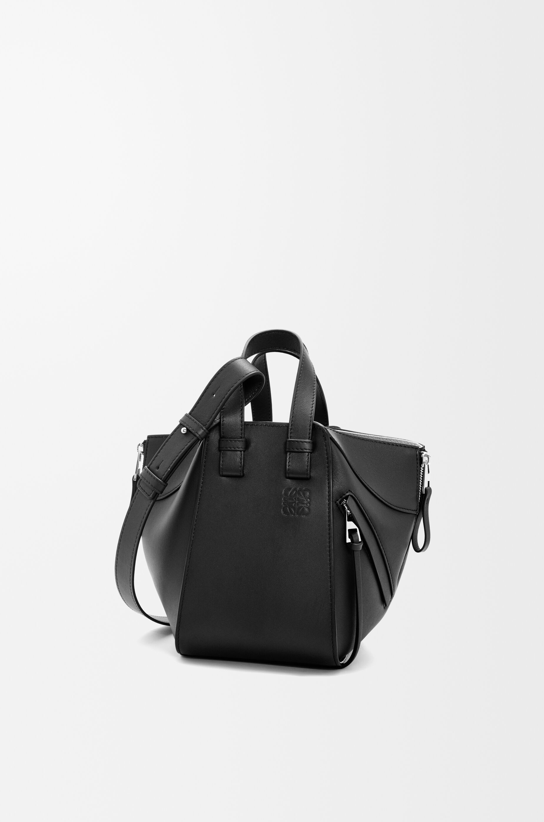 LOEWE Compact Hammock bag in classic calfskin Black