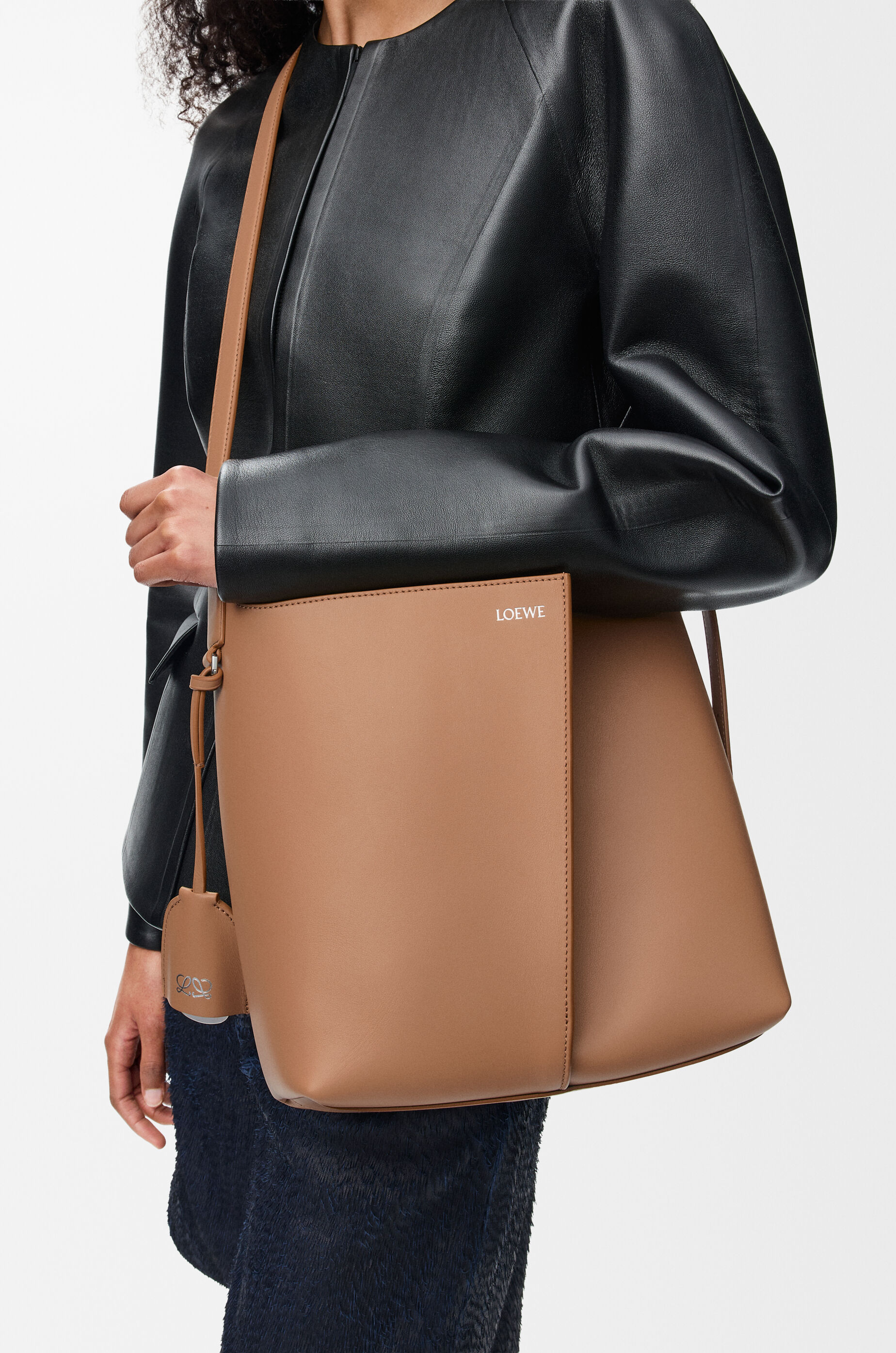 LOEWE Medium Bilbao bucket in smooth calfskin Mocha