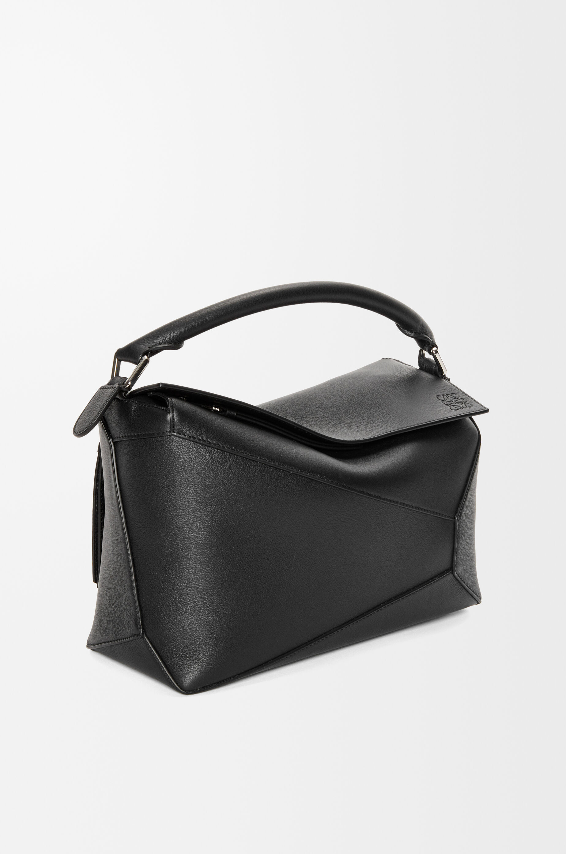 LOEWE Medium Puzzle Edge bag in classic calfskin Black