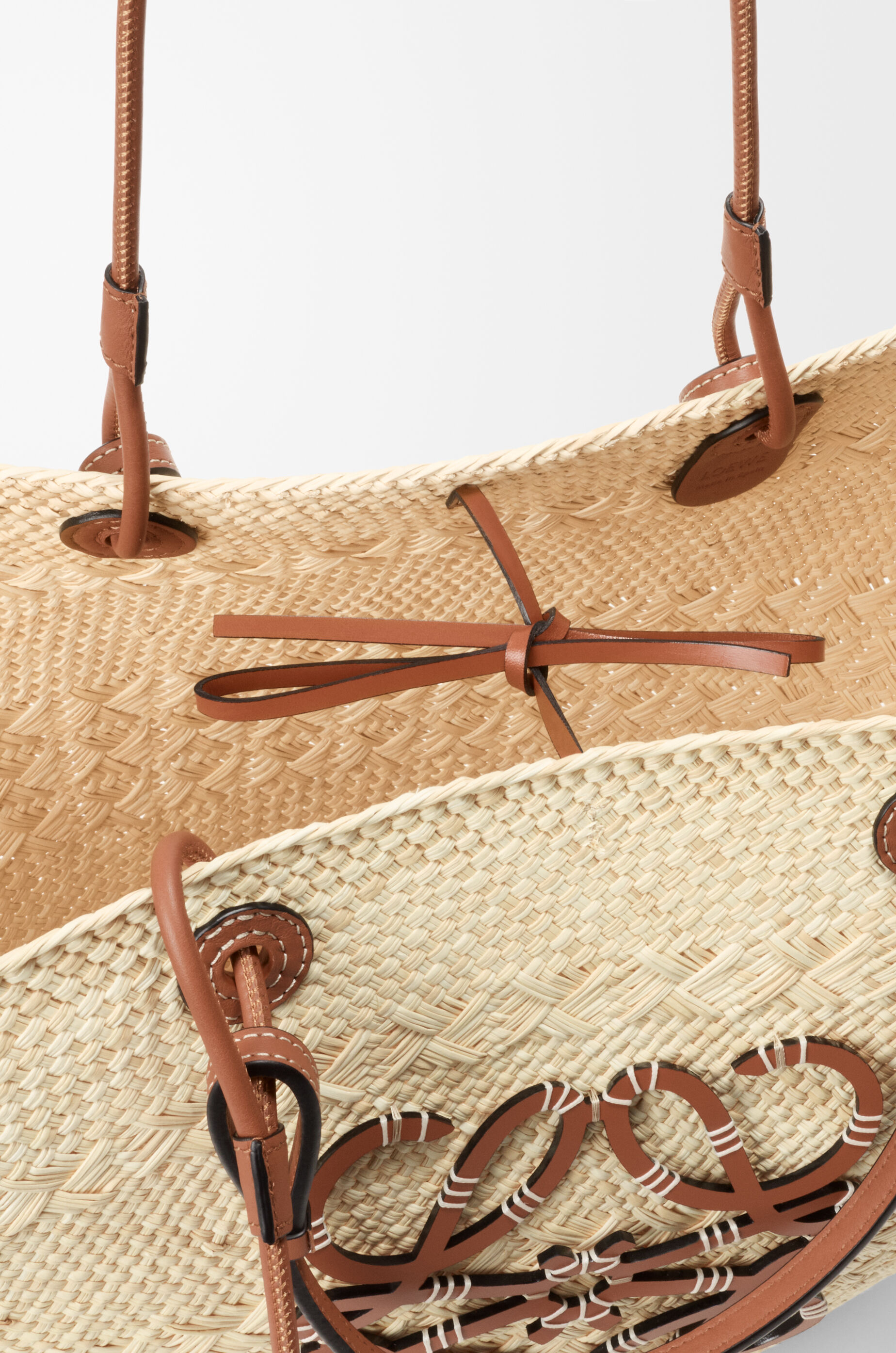 LOEWE Large Anagram basket bag in iraca palm and calfskin Natural/Tan