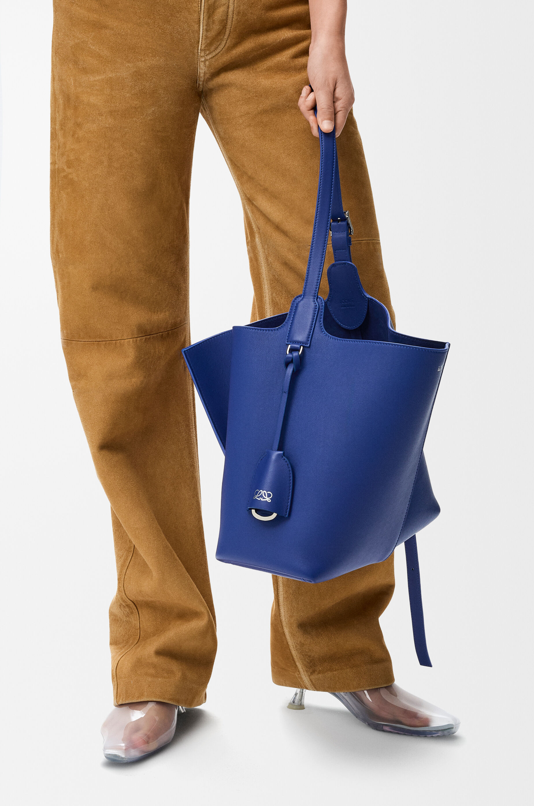LOEWE Medium Bilbao bucket in smooth calfskin Stellar Blue