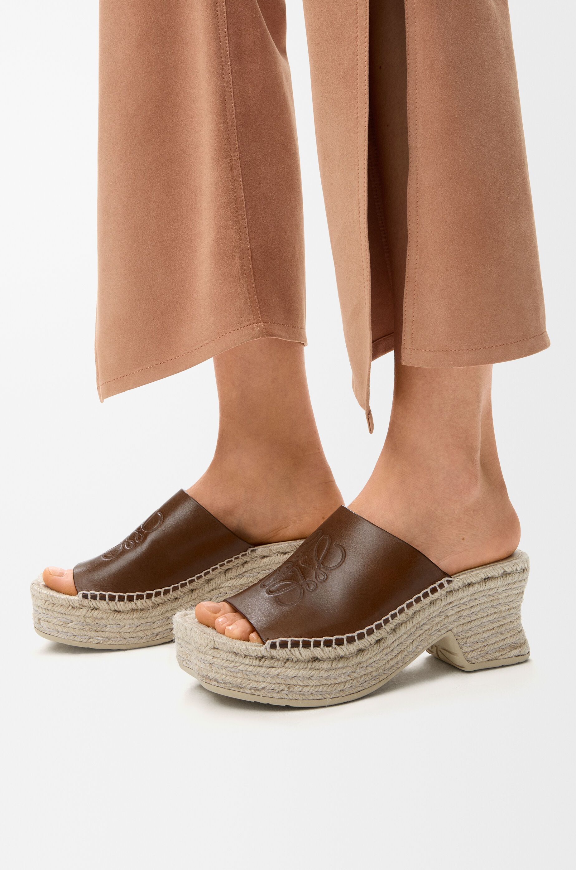 LOEWE Petal espadrille platform slide in vegetable-tanned calfskin Brown