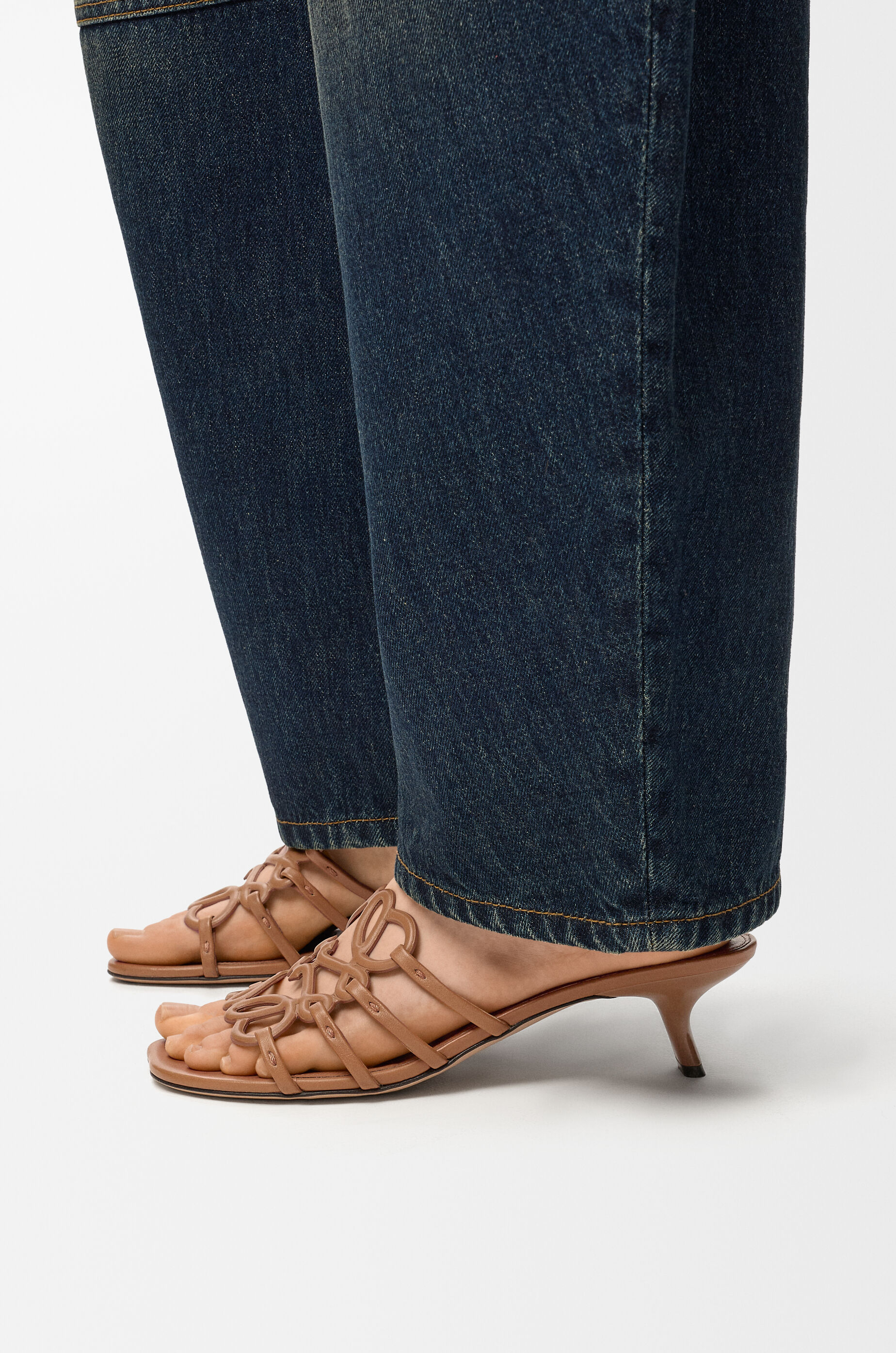 LOEWE Petal Anagram slide in soft calfskin Camel