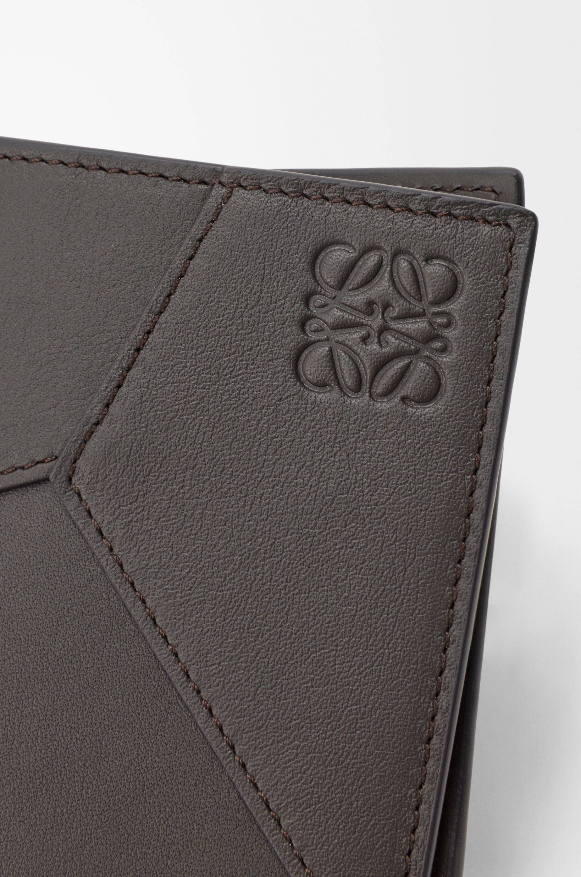 LOEWE Puzzle bifold cardholder in classic calfskin Dark Grey