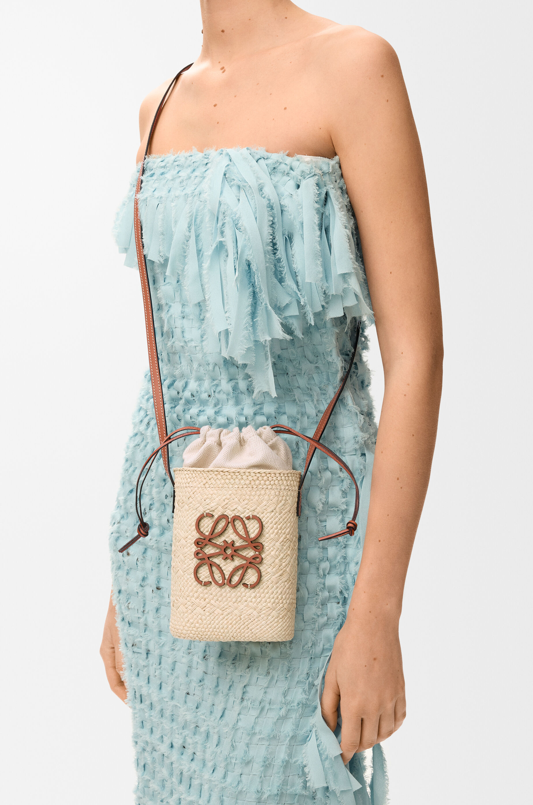 LOEWE Square pocket in iraca palm and calfskin Natural/Tan