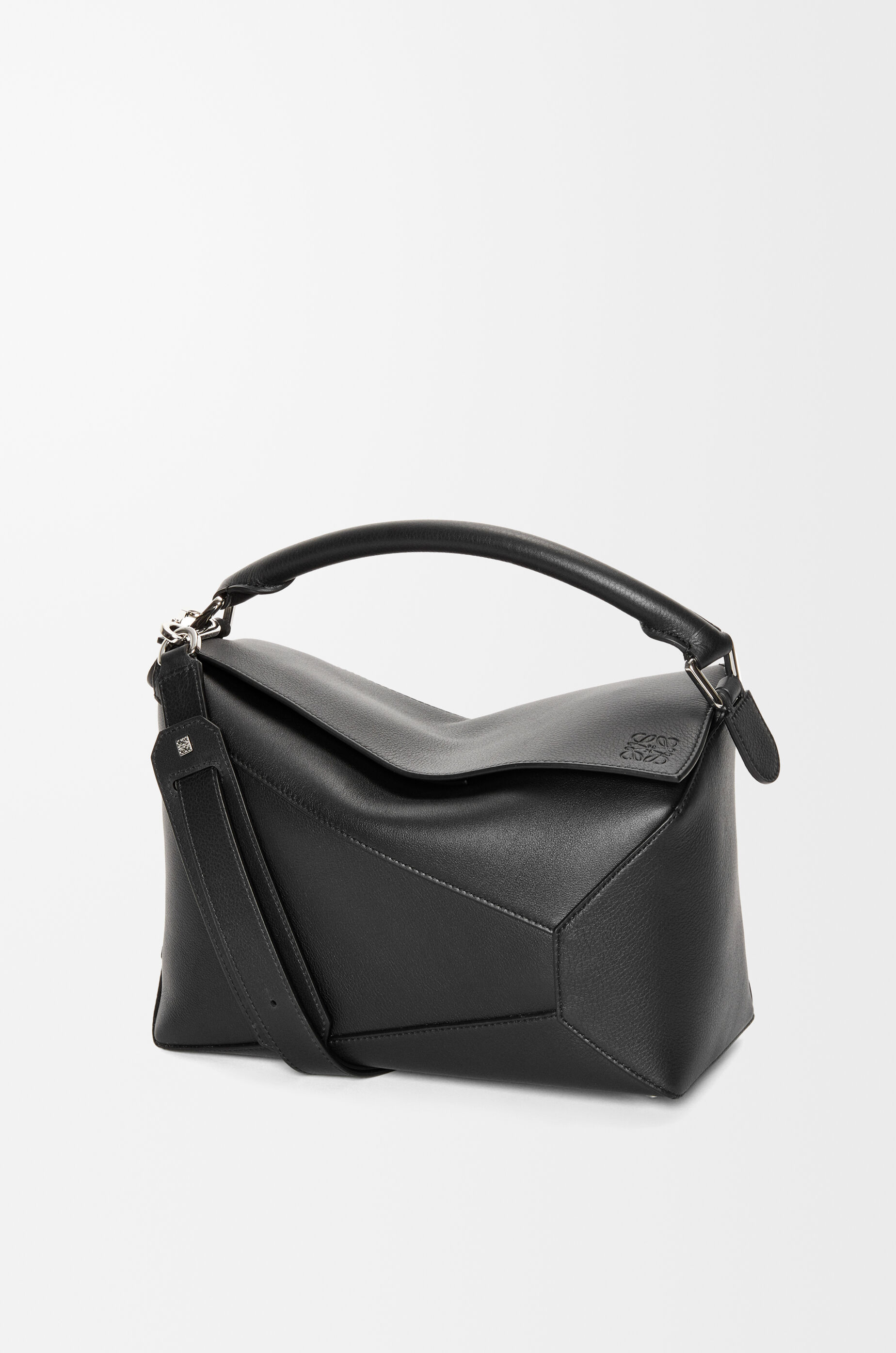 LOEWE Medium Puzzle Edge bag in classic calfskin Black