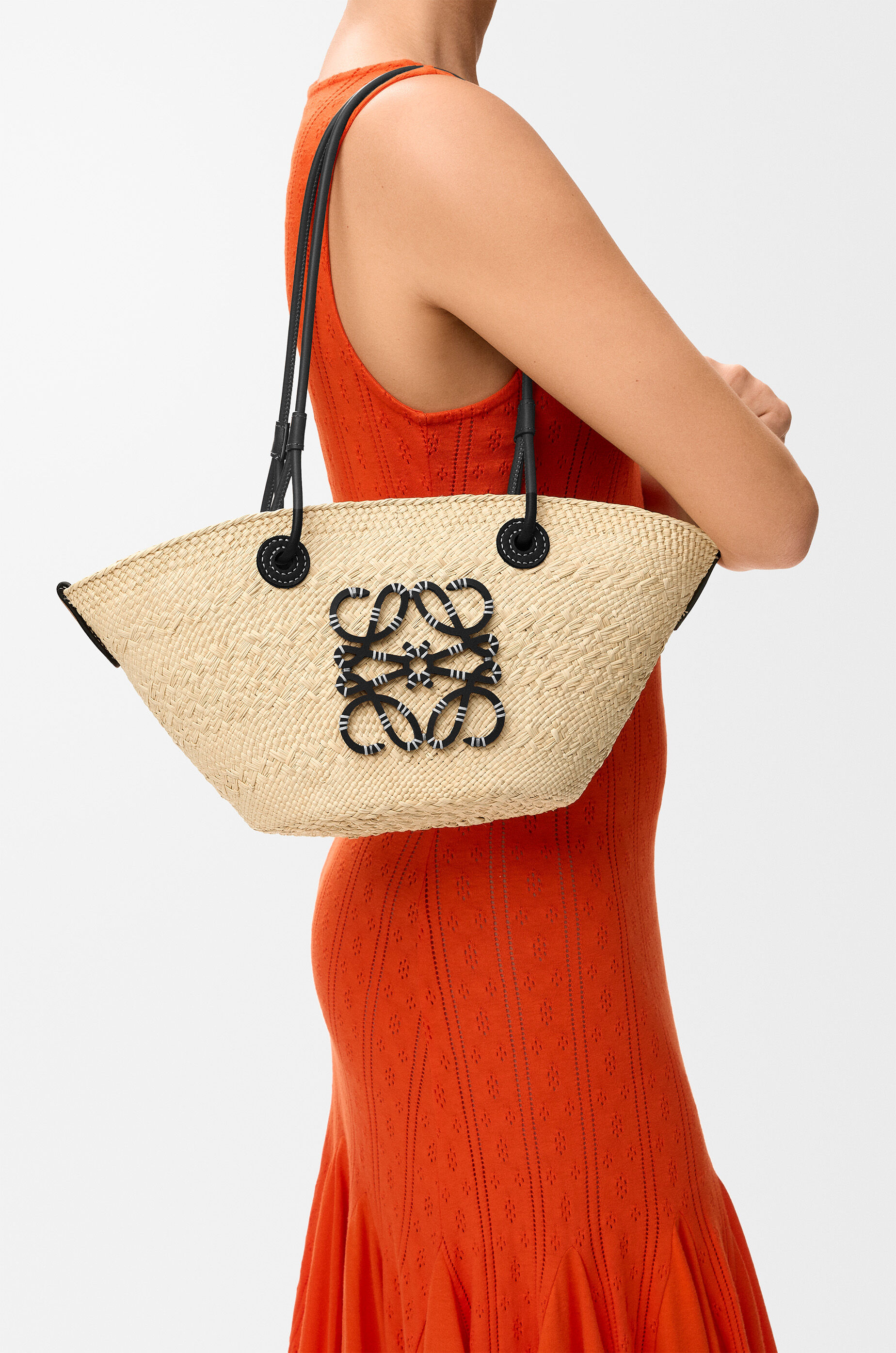 LOEWE Small Anagram basket bag in iraca palm and calfskin Natural/Black