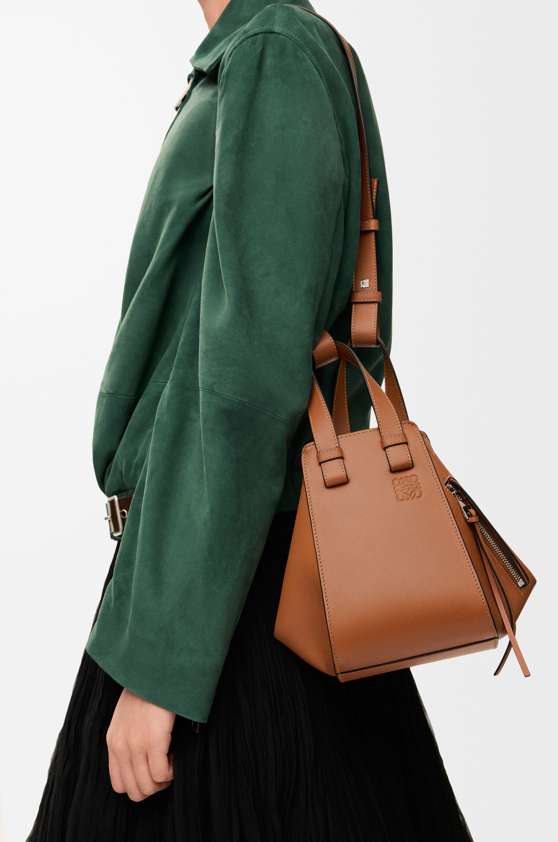 LOEWE Compact Hammock bag in classic calfskin Tan