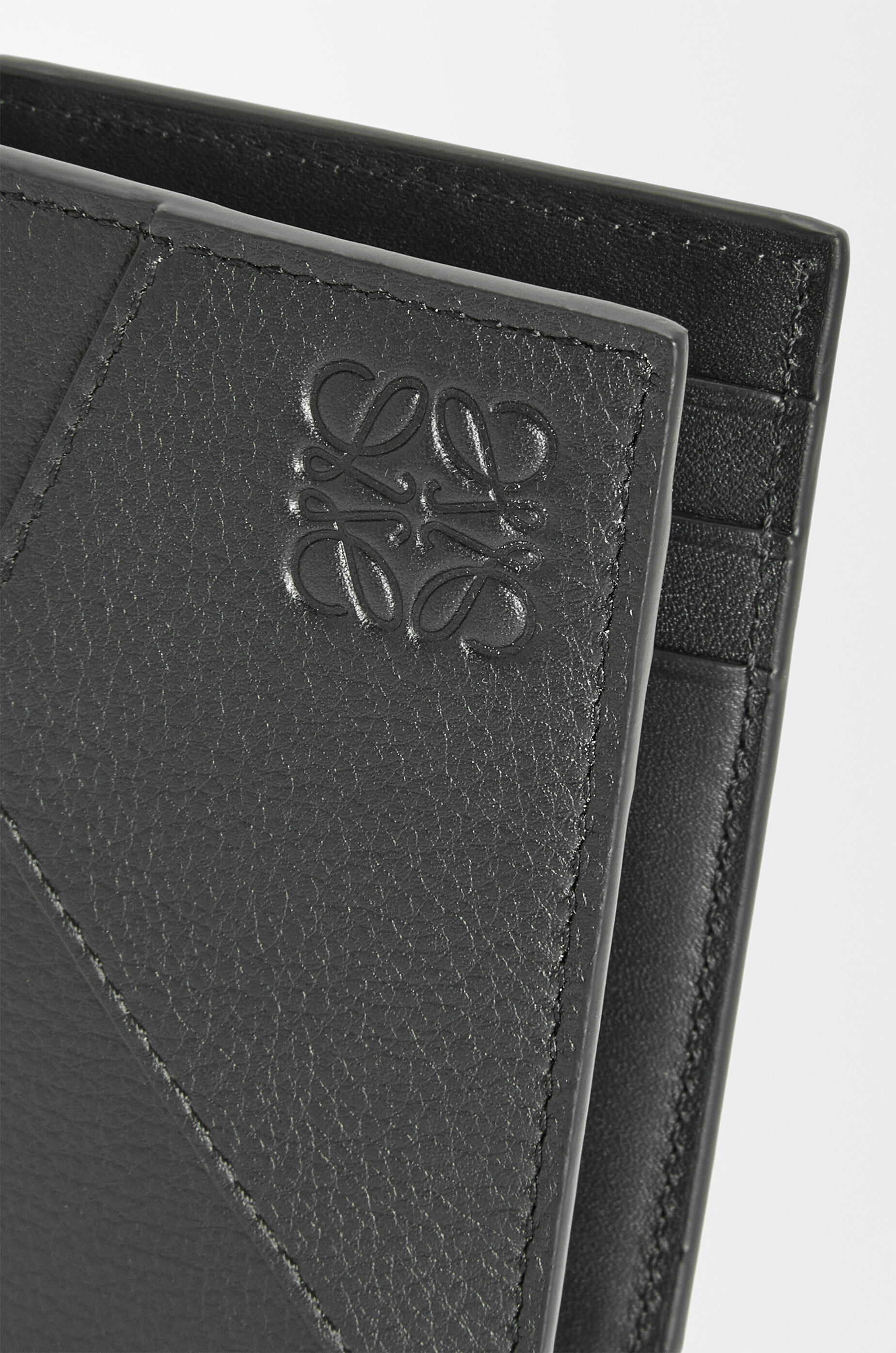LOEWE Puzzle bifold cardholder in classic calfskin Black