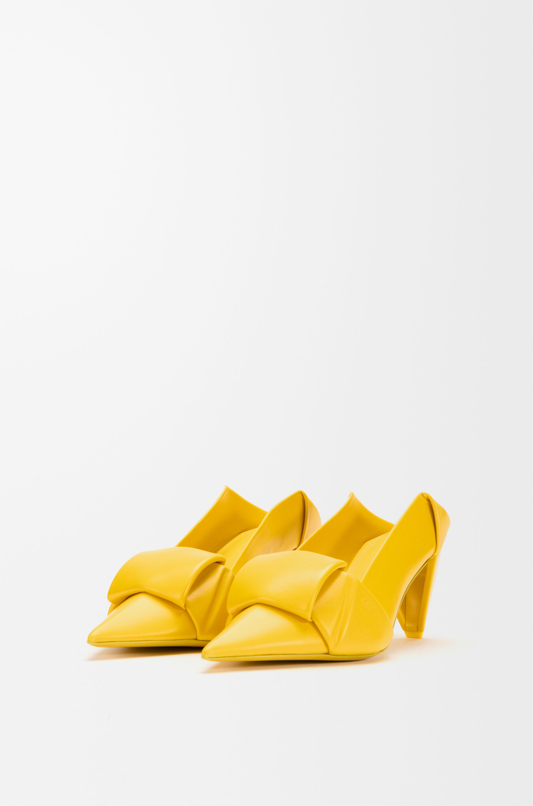 LOEWE Pump Origami con flap posteriore in pelle di agnello Yellow Sunshine