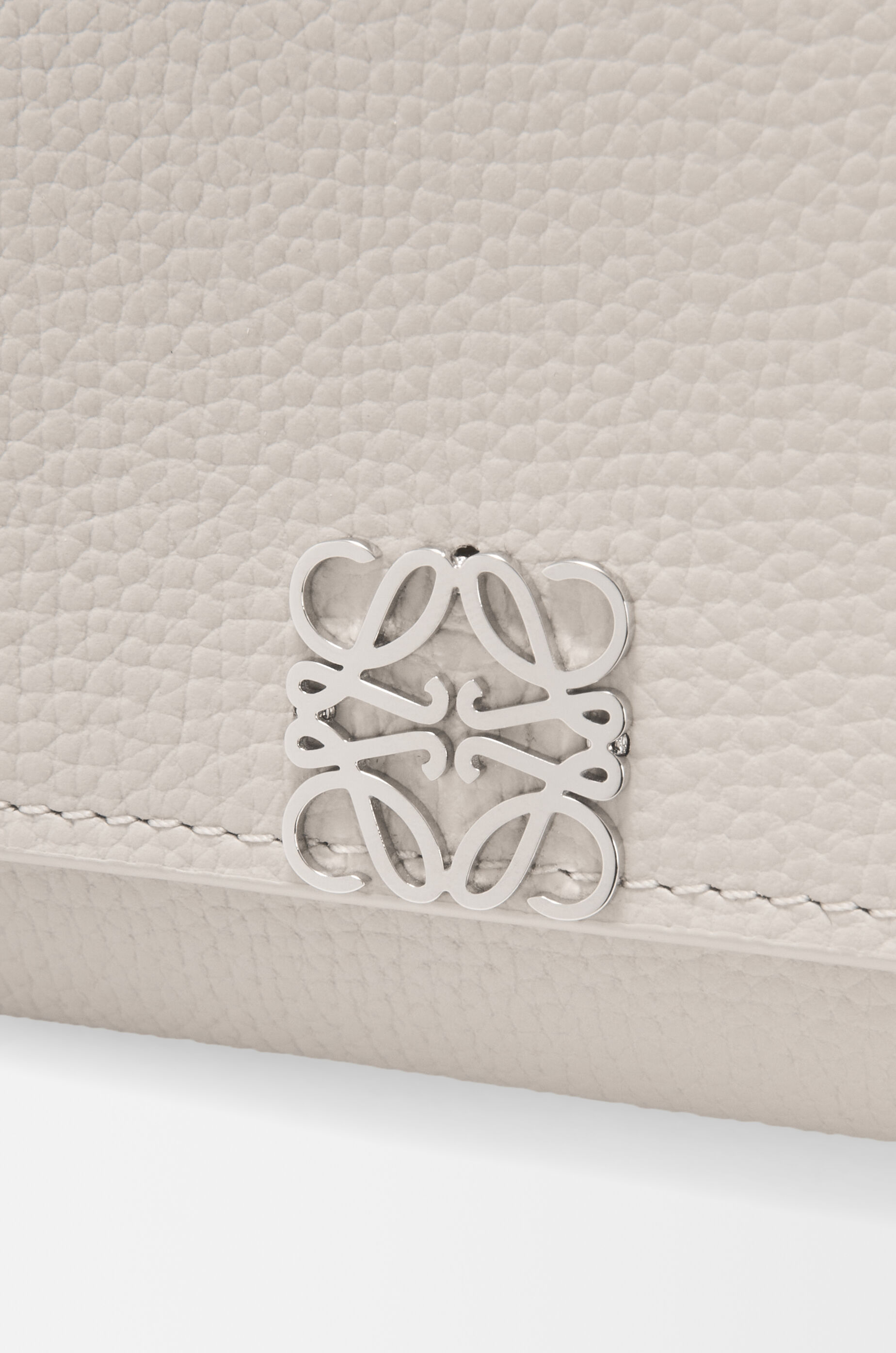 LOEWE Anagram continental wallet in pebble grained calfskin Light Ghost