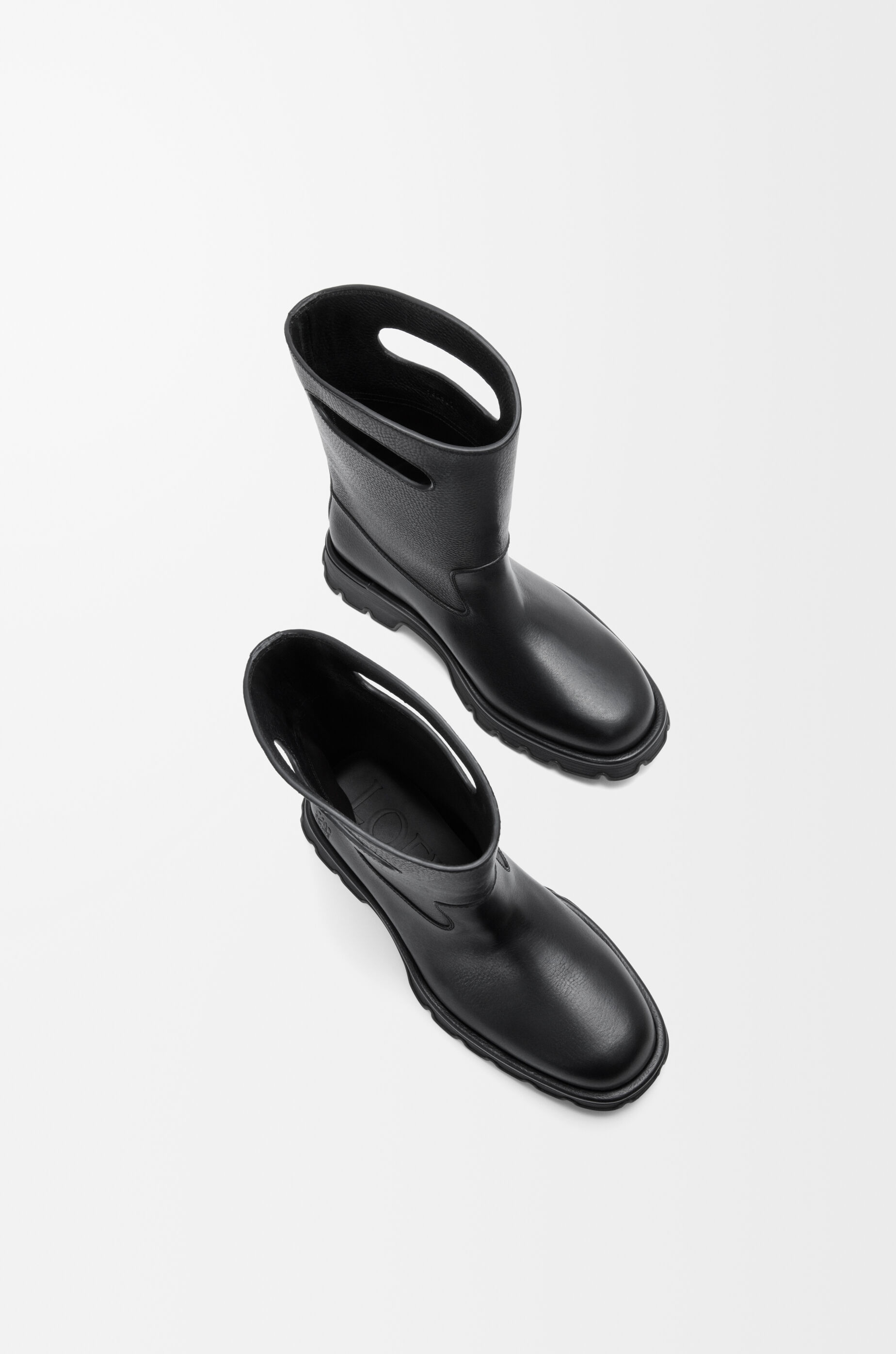LOEWE Bobby boot in grained vegetable-tanned calfskin Black