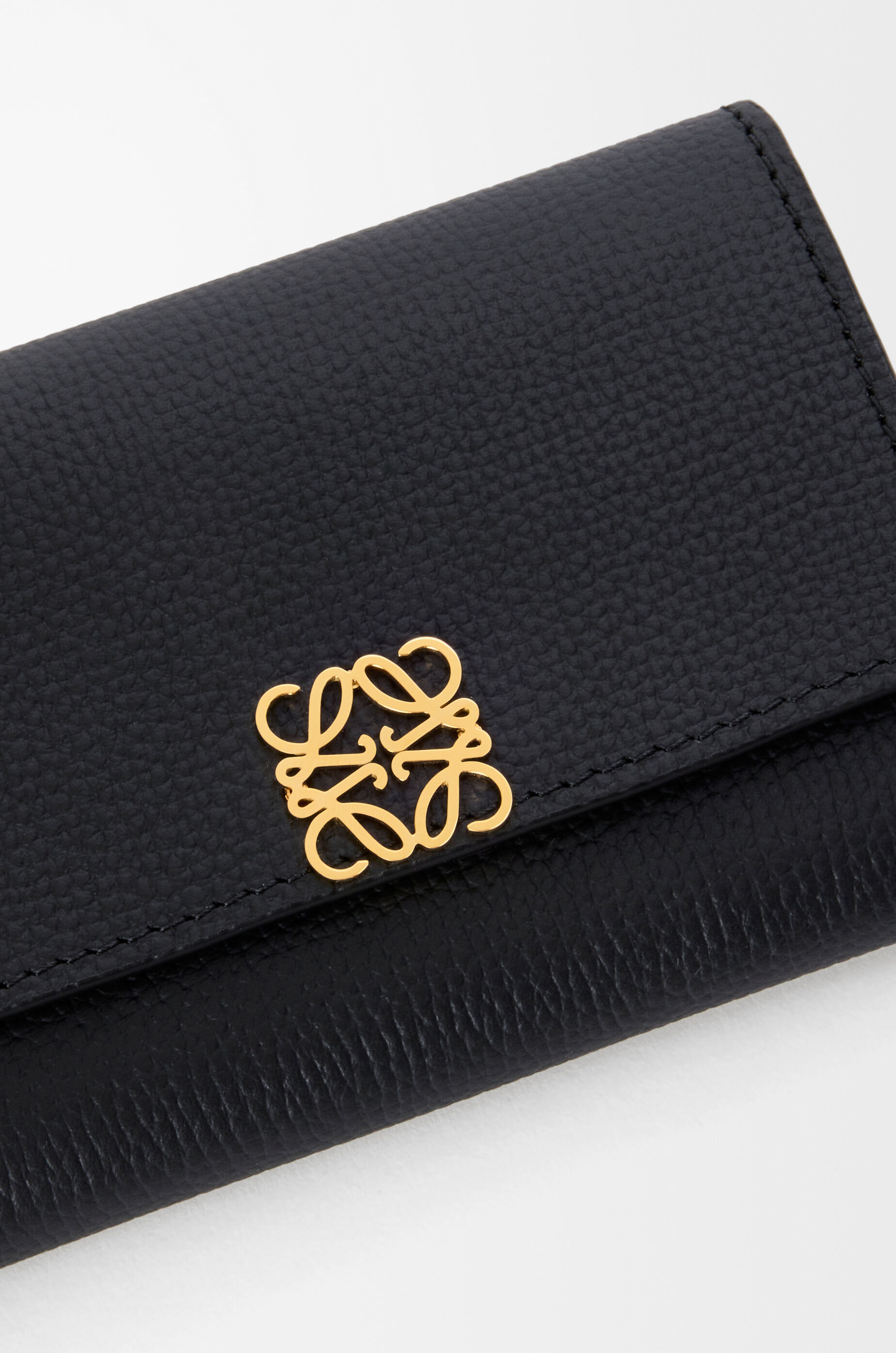 LOEWE Anagram small vertical wallet in pebble grained calfskin Black/Gold