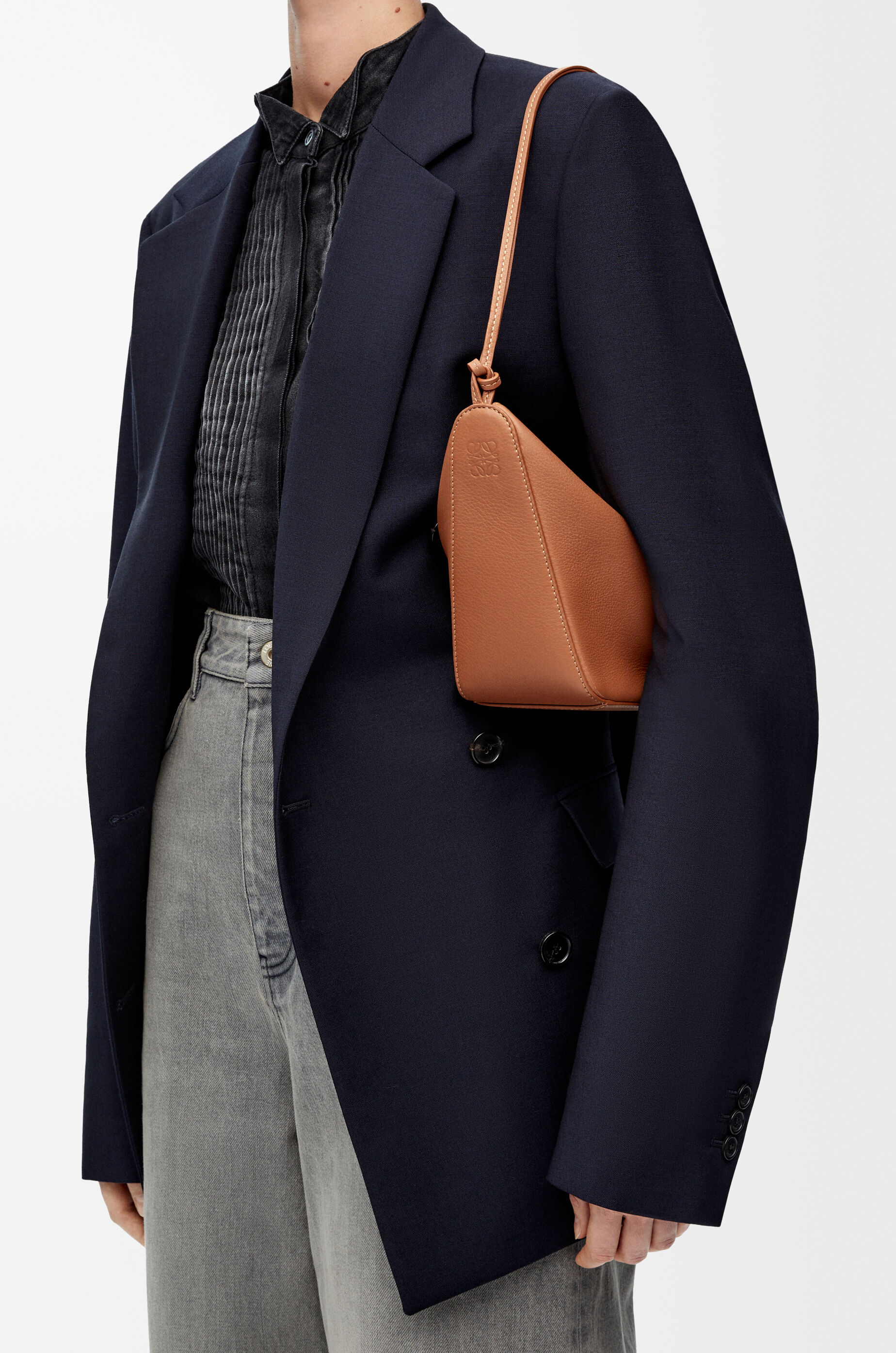 LOEWE Mini Hammock hobo in classic calfskin Tan