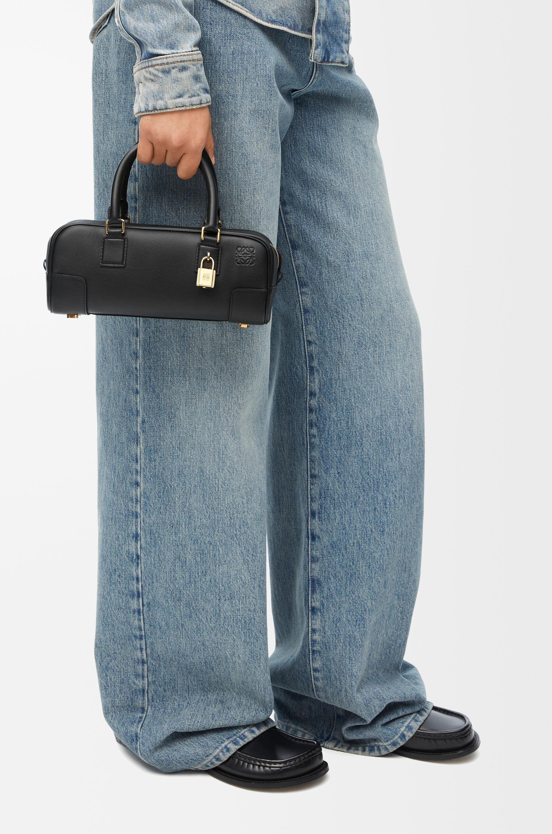 LOEWE Amazona 23 cropped bag in nappa calfskin Black