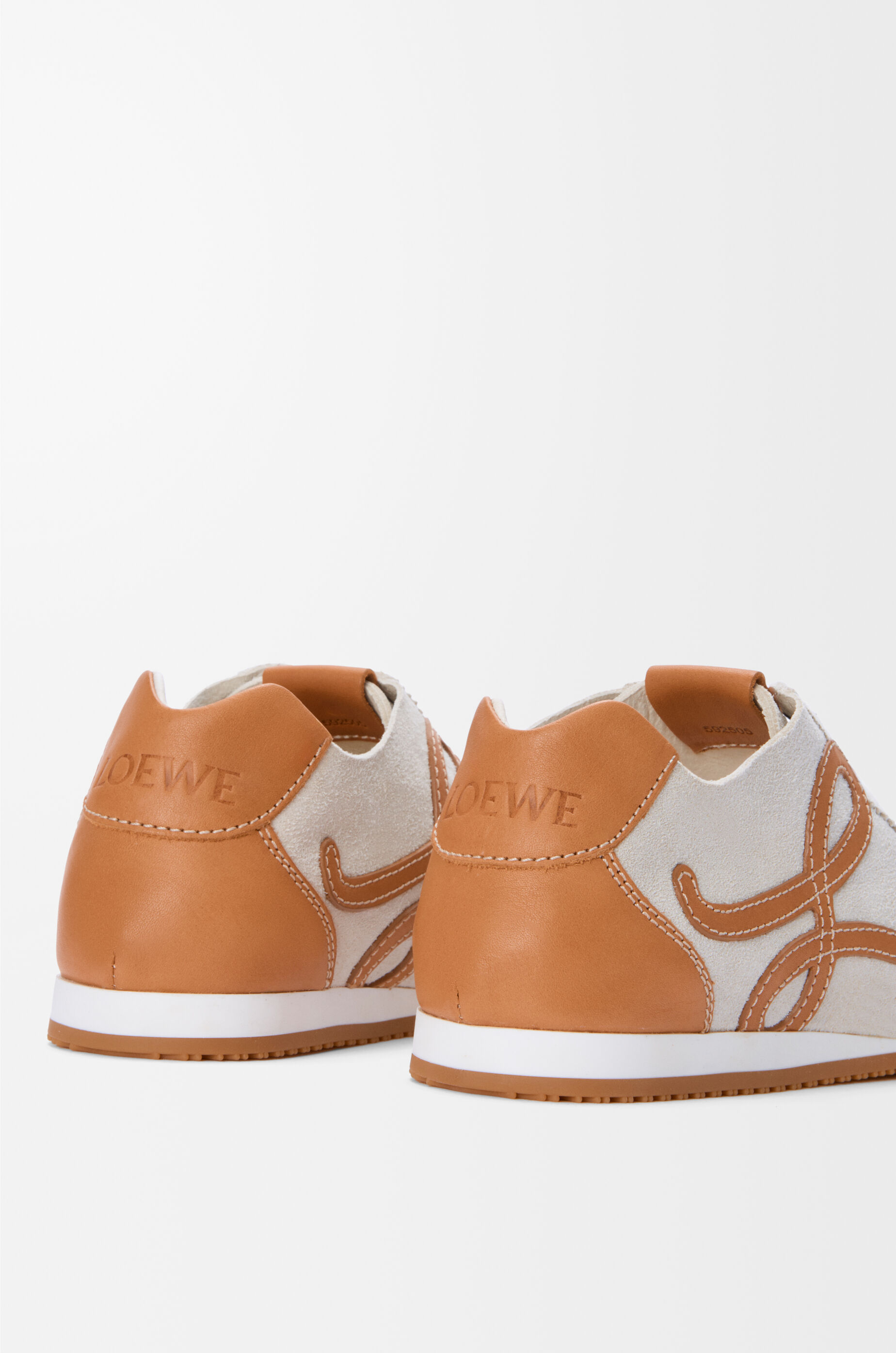 LOEWE Ballet Runner 2.0 unlined in deerskin and vegetable-tanned calfskin Soft White/Tan