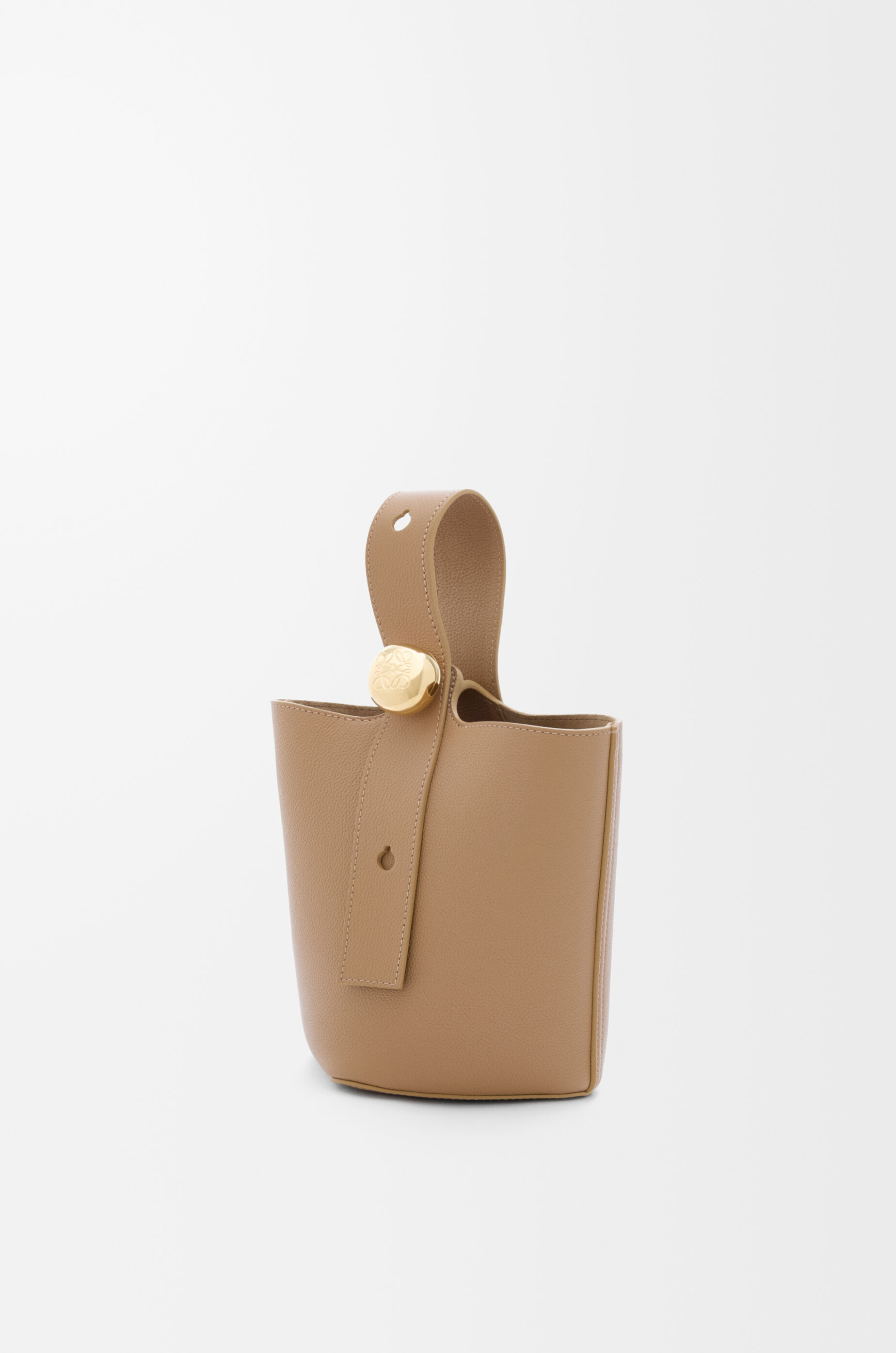 LOEWE Mini Pebble bucket in soft grained calfskin Latte