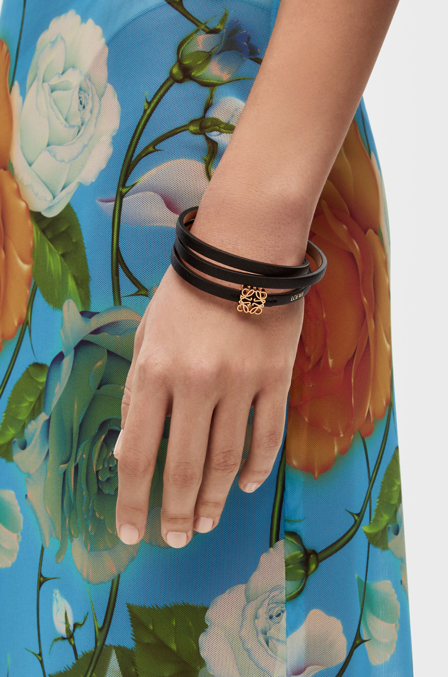 LOEWE Twist bangle in calfskin Black