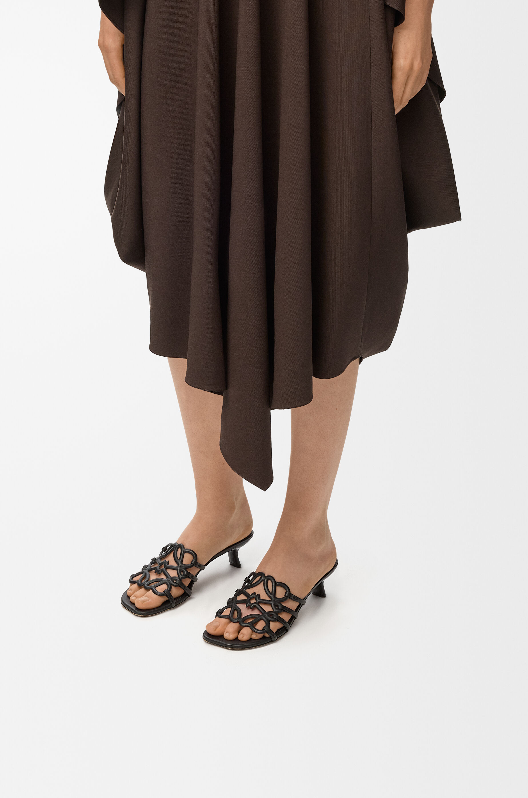 LOEWE Petal Anagram slide in soft calfskin Black