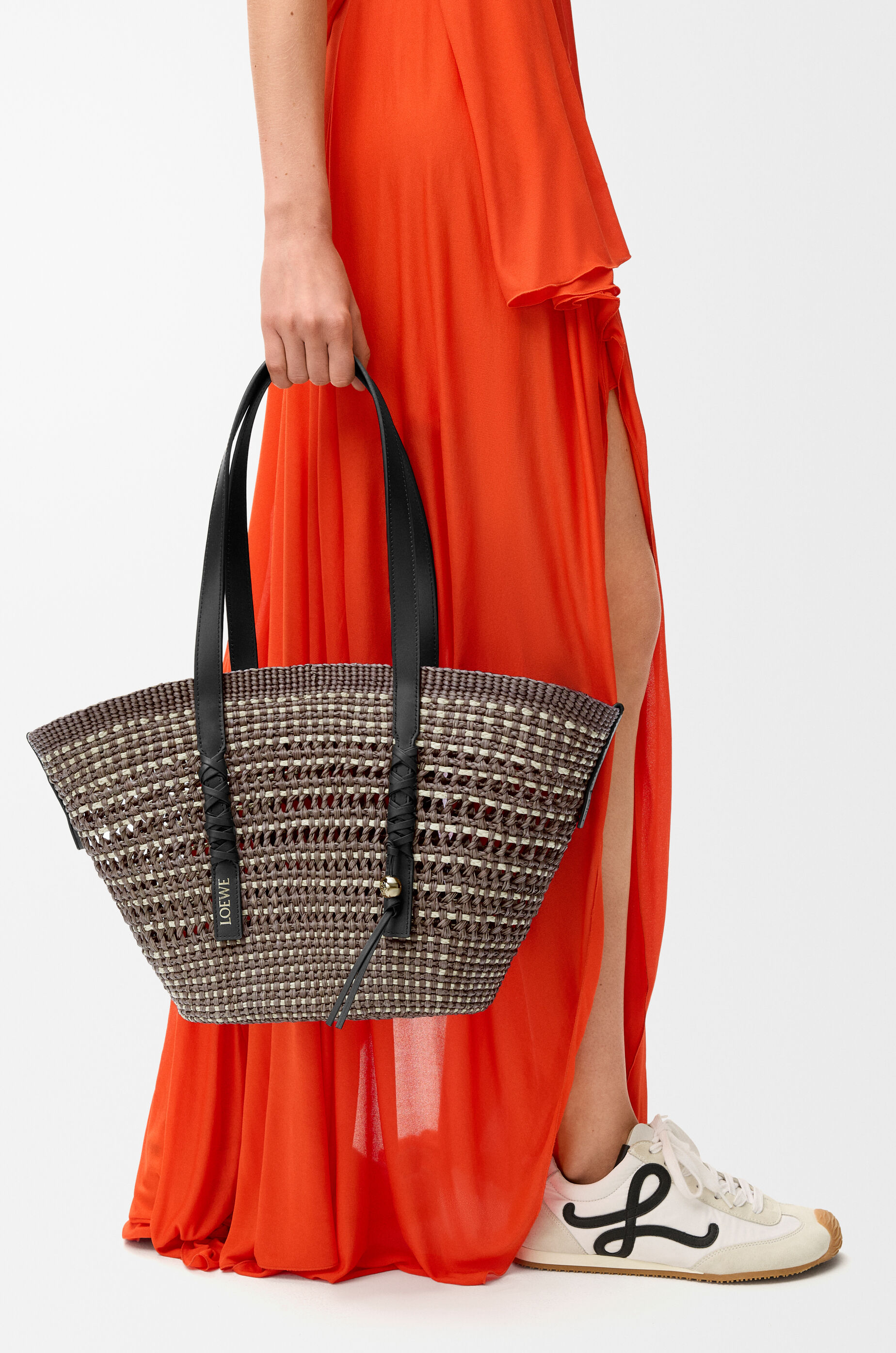 LOEWE Medium Braid basket in iraca palm and calfskin Khaki/Natural