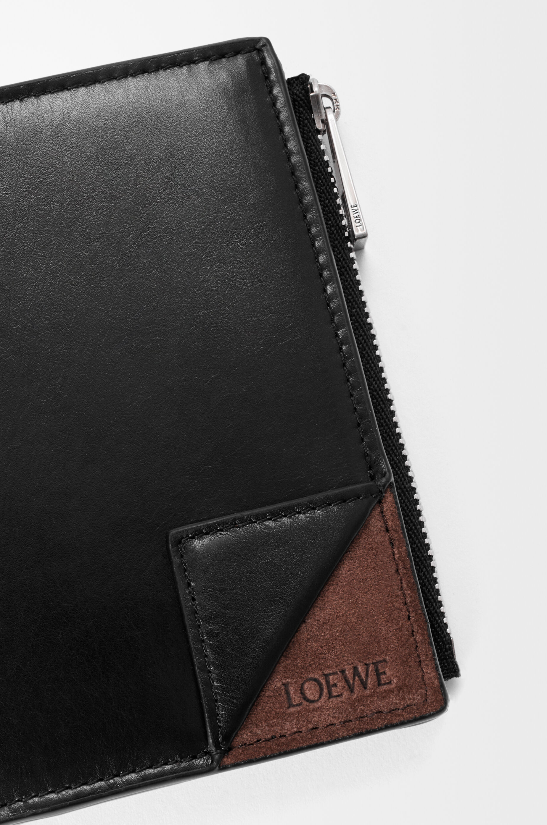 LOEWE Switch slim compact wallet in supple grained calfskin and suede Black/Espresso