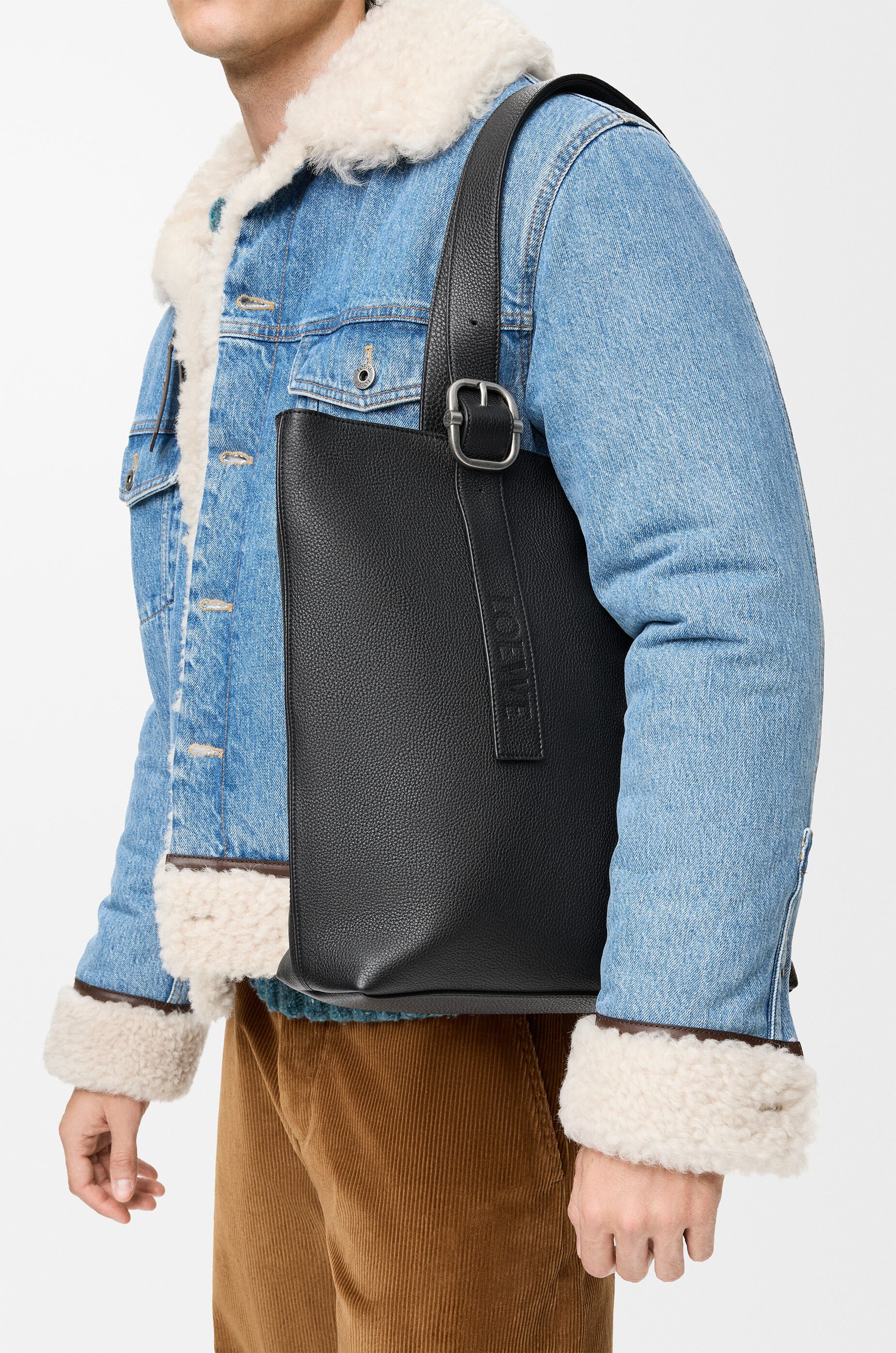 LOEWE Loop zipped tote in supple grained calfskin Black