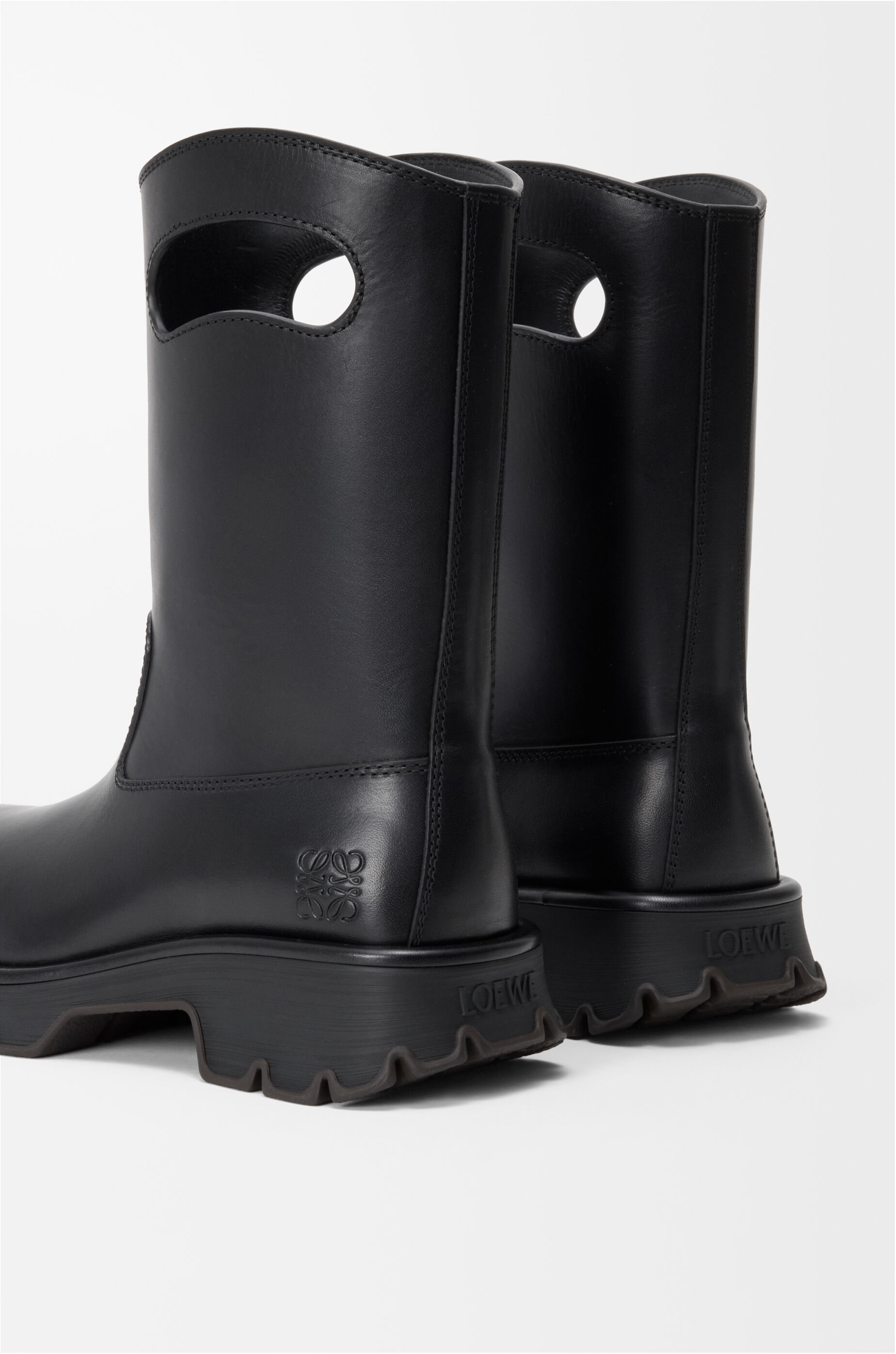 LOEWE Bobby boot in vegetable-tanned calfskin Black