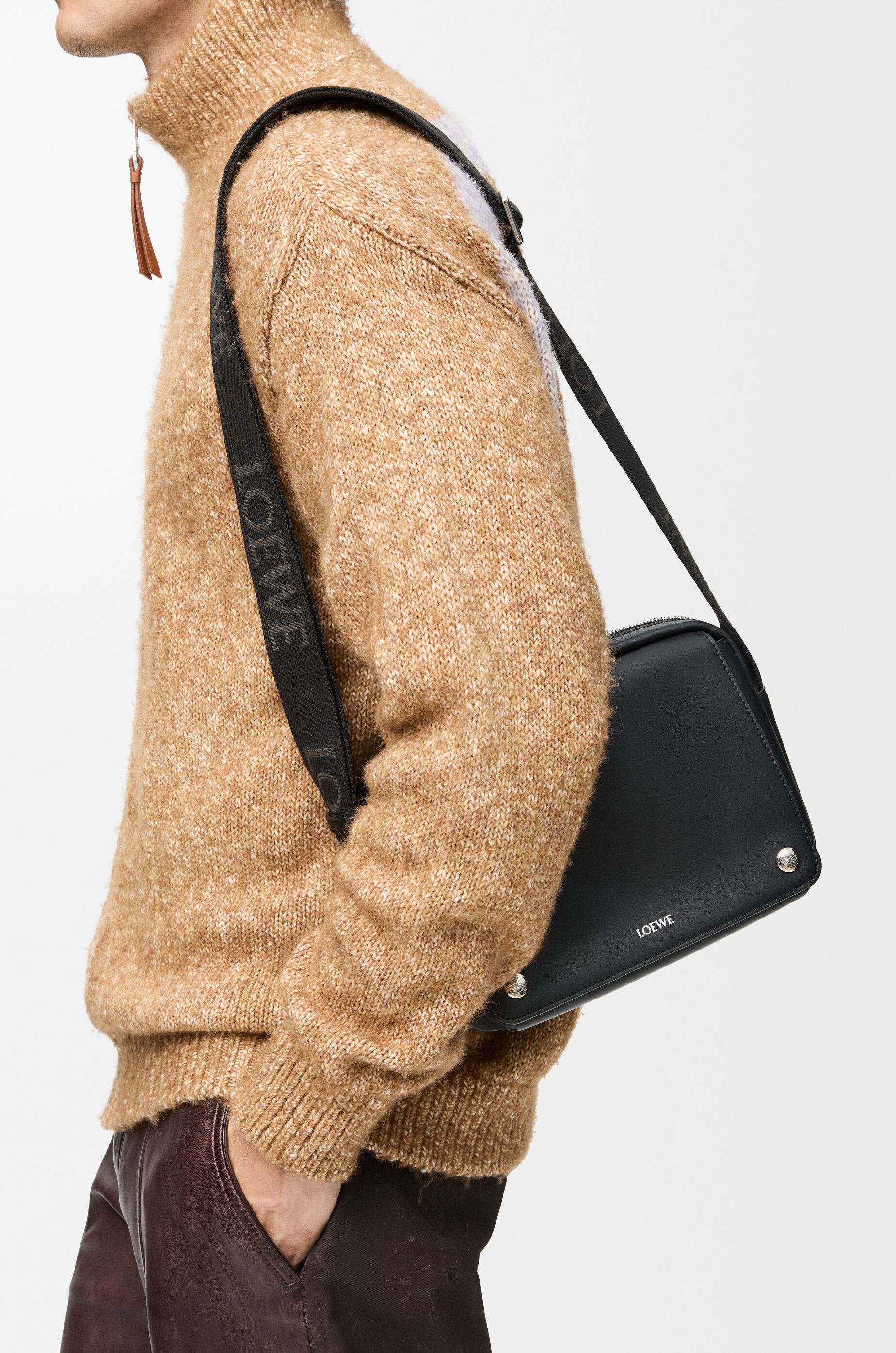 LOEWE Medium Pebble messenger bag in smooth calfskin Black