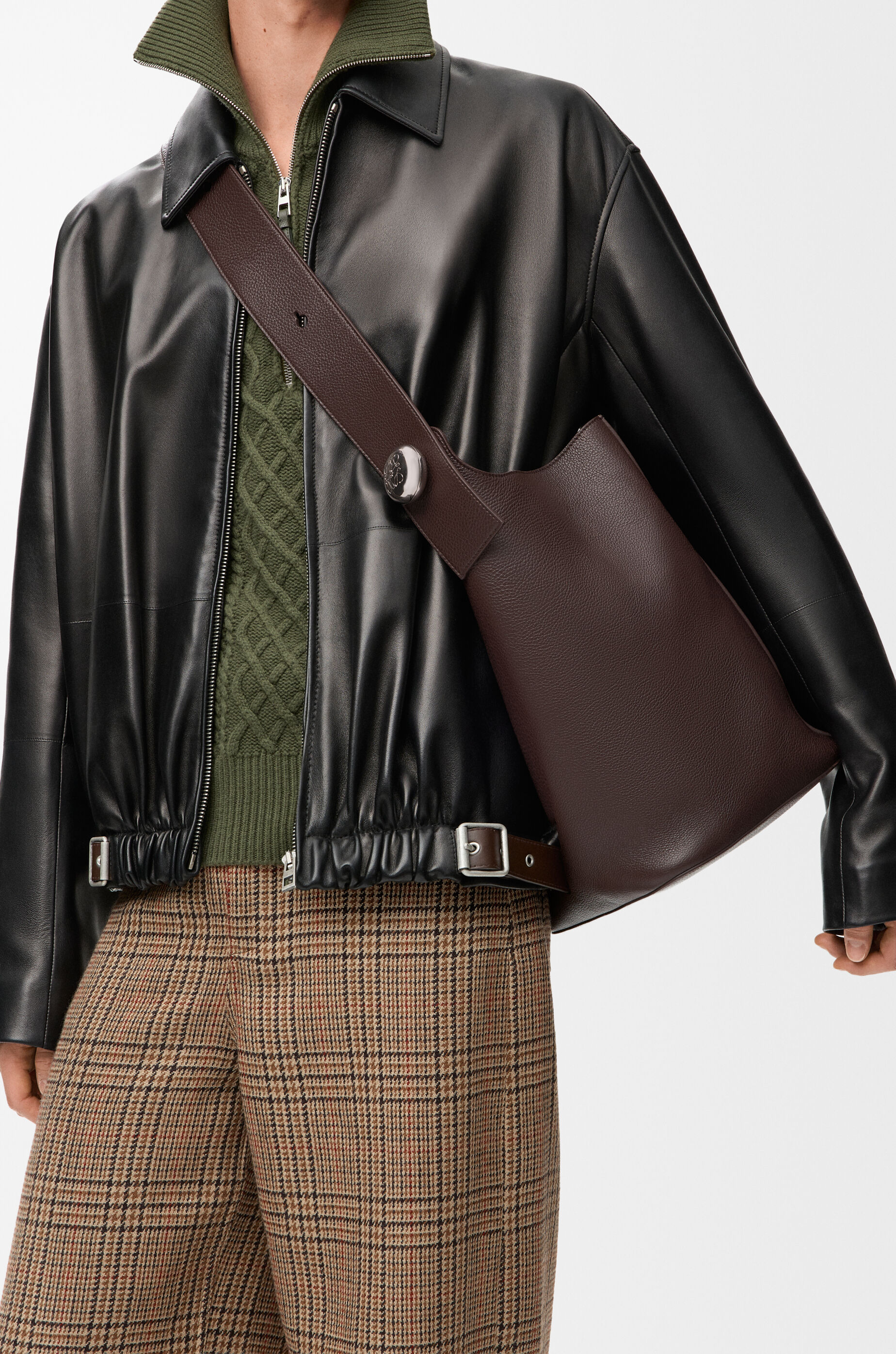 LOEWE Large Pebble bucket in supple grained calfskin Oxblood