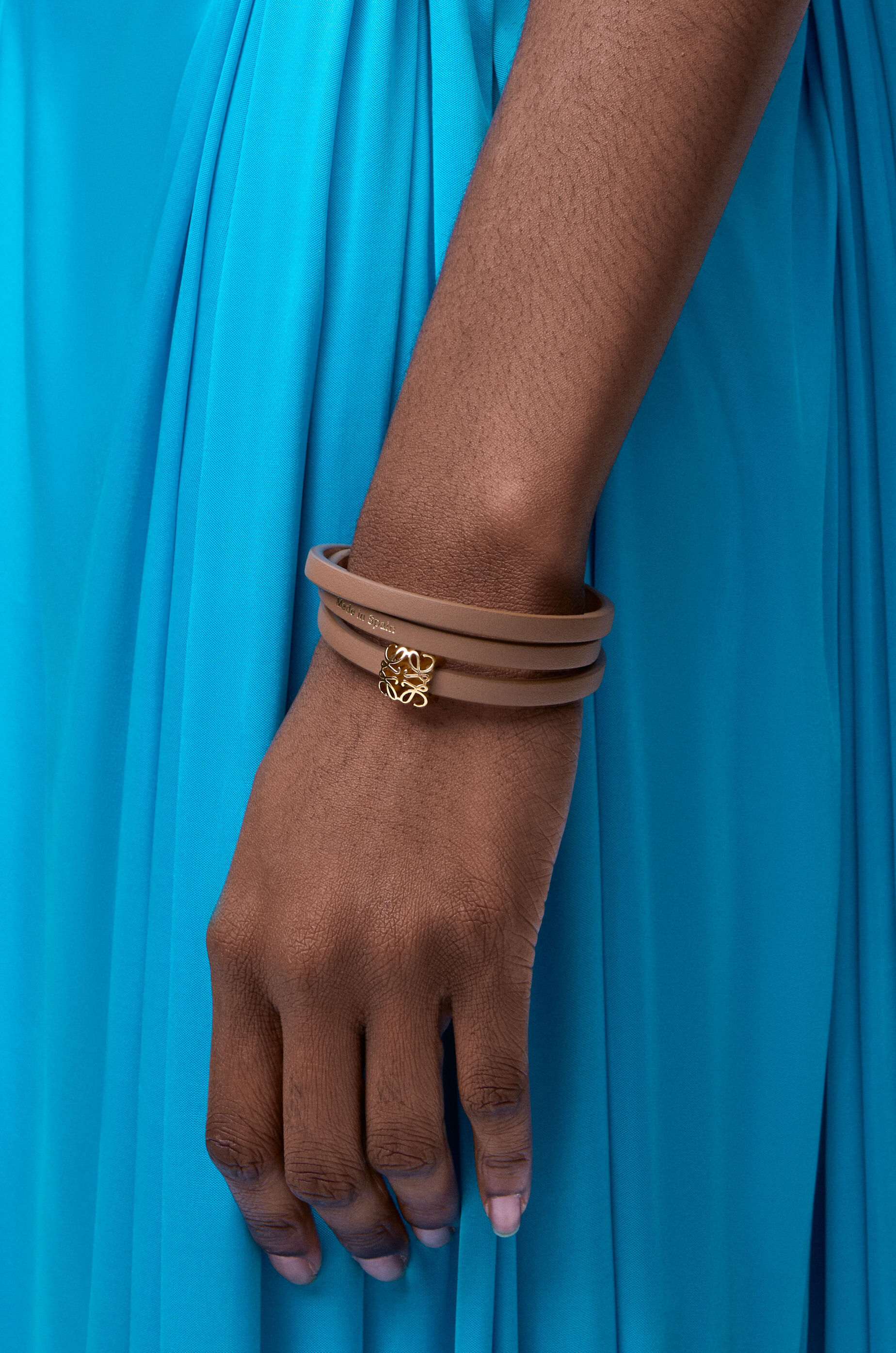 LOEWE Anagram Bombé twist bracelet in calfskin Cocoa